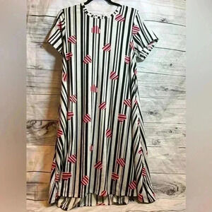 Lularoe short sleeve heart patterned tshirt dress